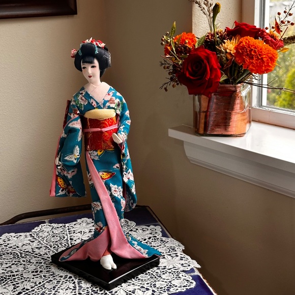 Hanayome Geisha Doll, Madame Butterfly by Nishi Doll Co. c1950 - Picture 9 of 11